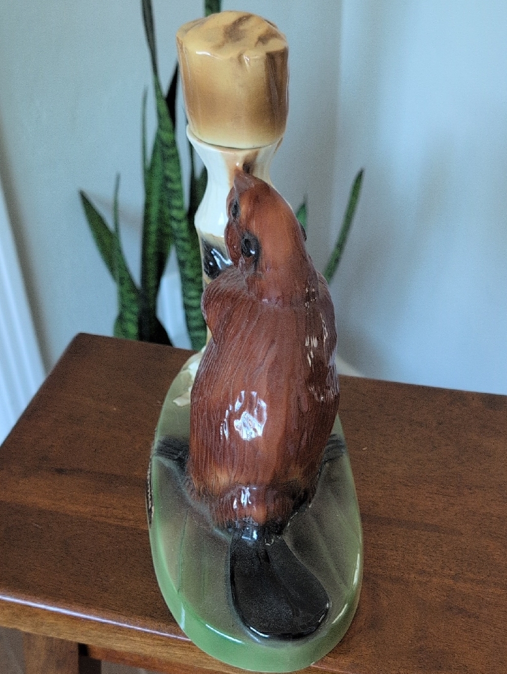 Vintage 1972 Ezra Brooks Ceramic Beaver Decanter - Picture 4 of 11